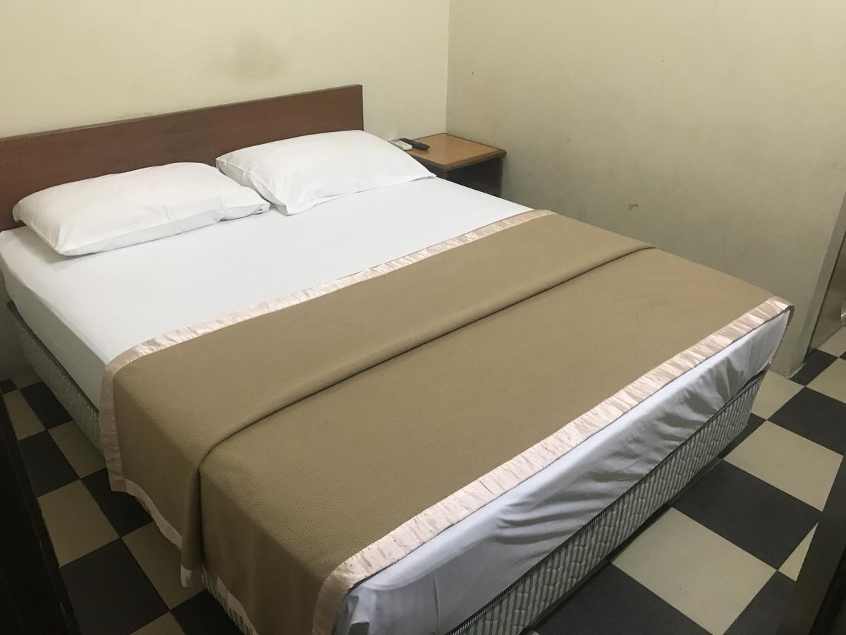 Jr Hotel Sitiawan Bagian luar foto
